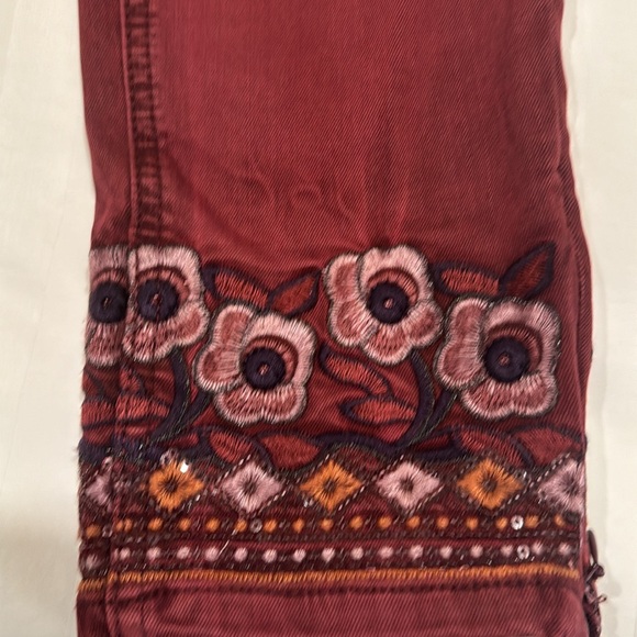 Desigual cropped jeans deep red with beautiful hem details and zipper size 40 - Picture 3 of 12